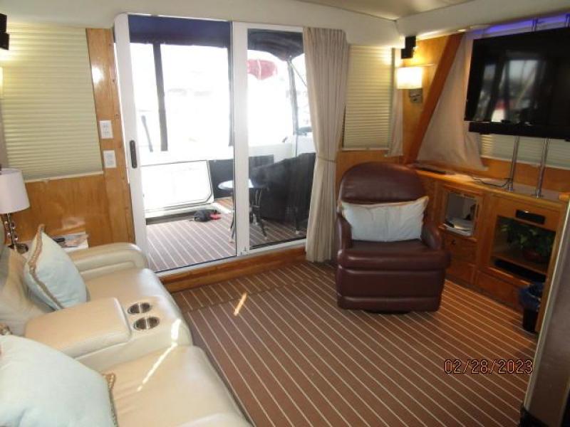 48' Navigator salon aft