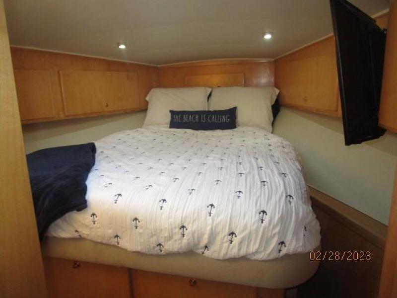48' Navigator guest stateroom