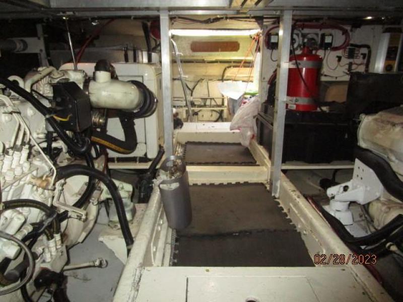 48' Navigator engine room aft