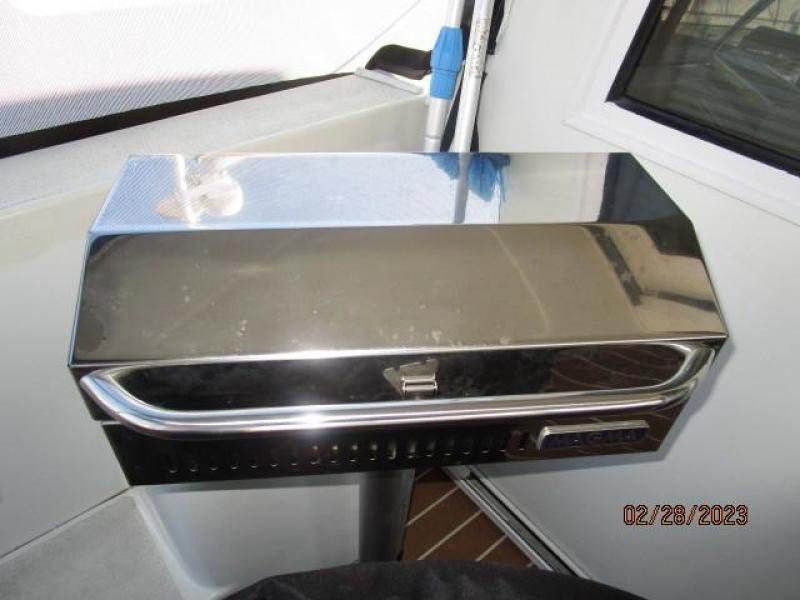 48' Navigator aftdeck BBQ grill