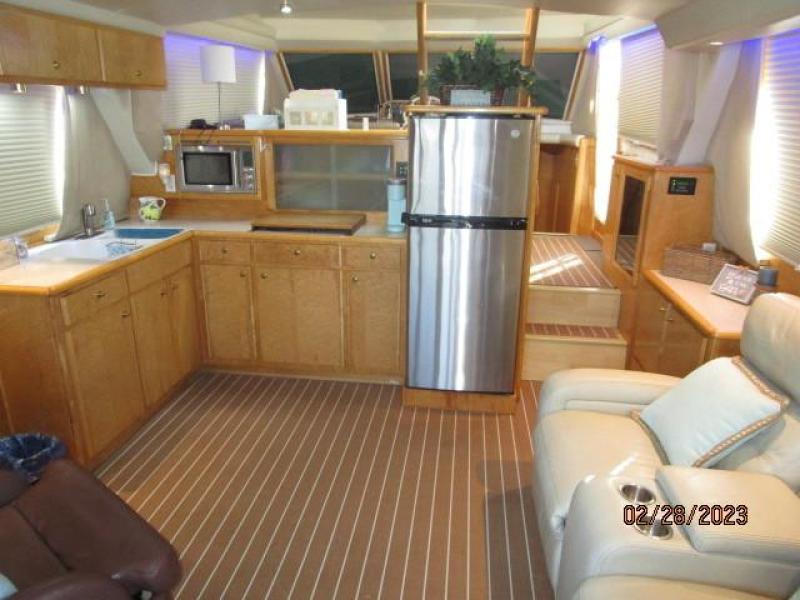 48' Navigator salon forward