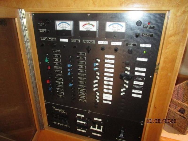 48' Navigator electrical panel