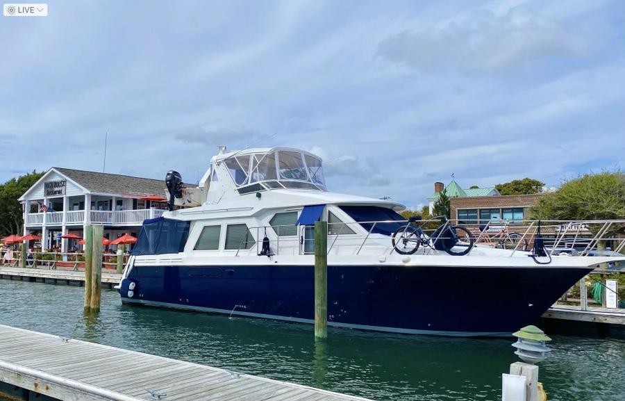 48' Navigator starboard forward profile