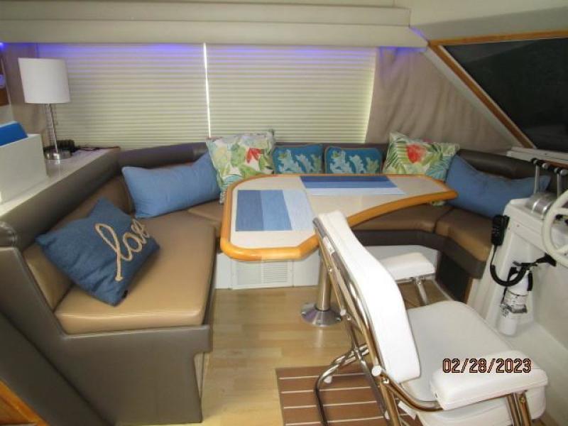 48' Navigator pilothouse port