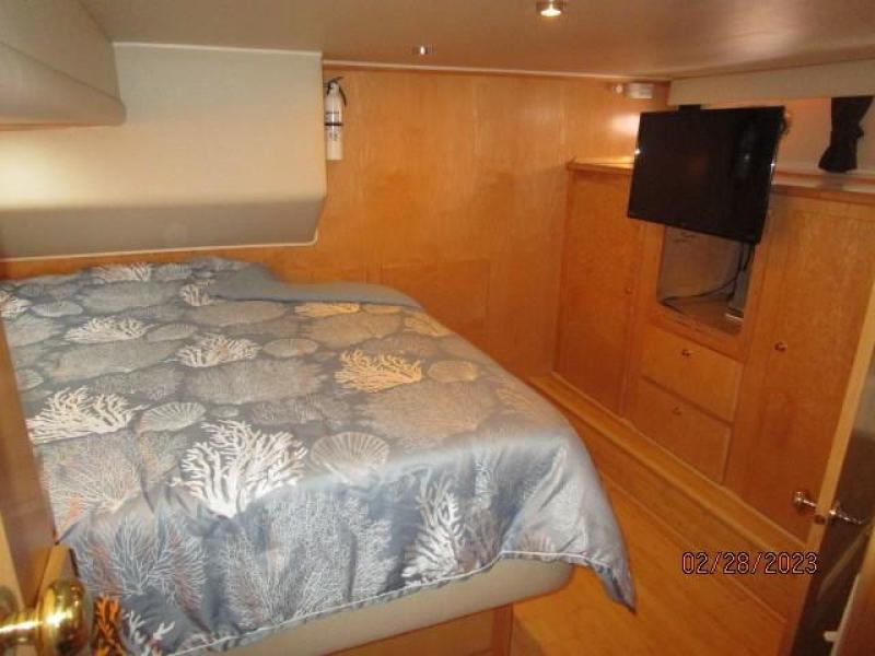 48' Navigator master stateroom