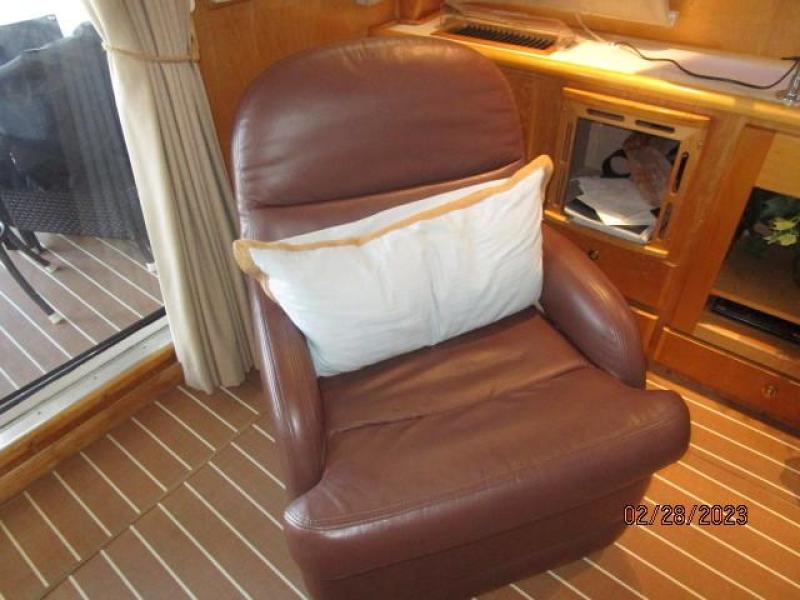 48' Navigator salon port seating