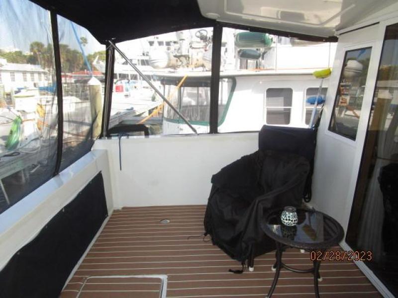 48' Navigator aftdeck port