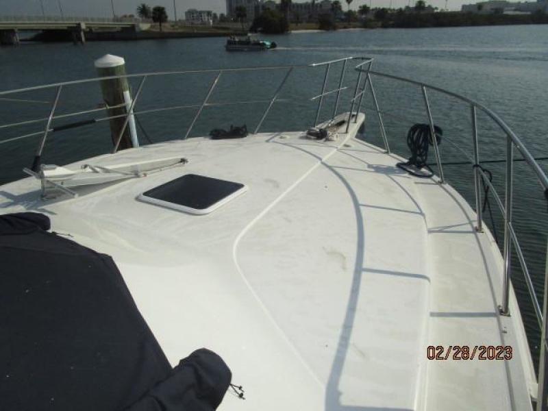 48' Navigator foredeck2