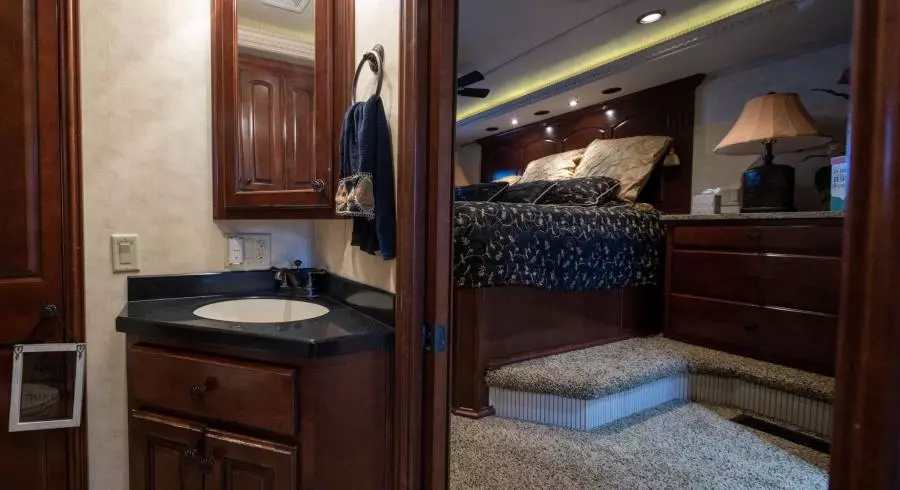 2008 Fantasy 82 Coastal Yacht