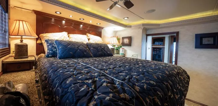 2008 Fantasy 82 Coastal Yacht