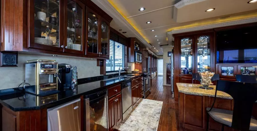 2008 Fantasy 82 Coastal Yacht