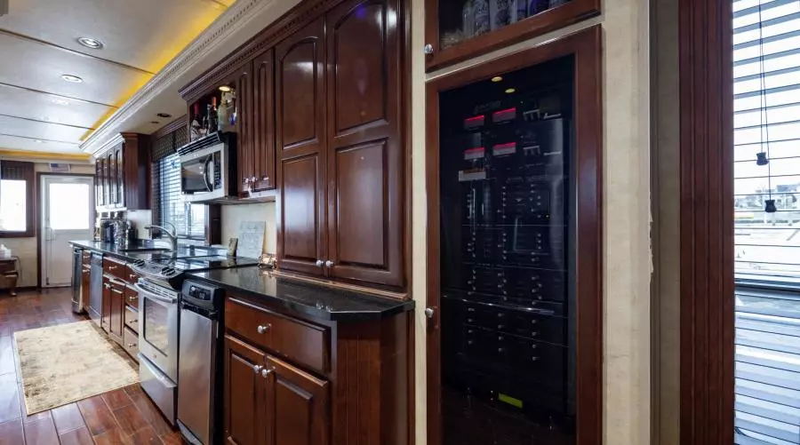 2008 Fantasy 82 Coastal Yacht