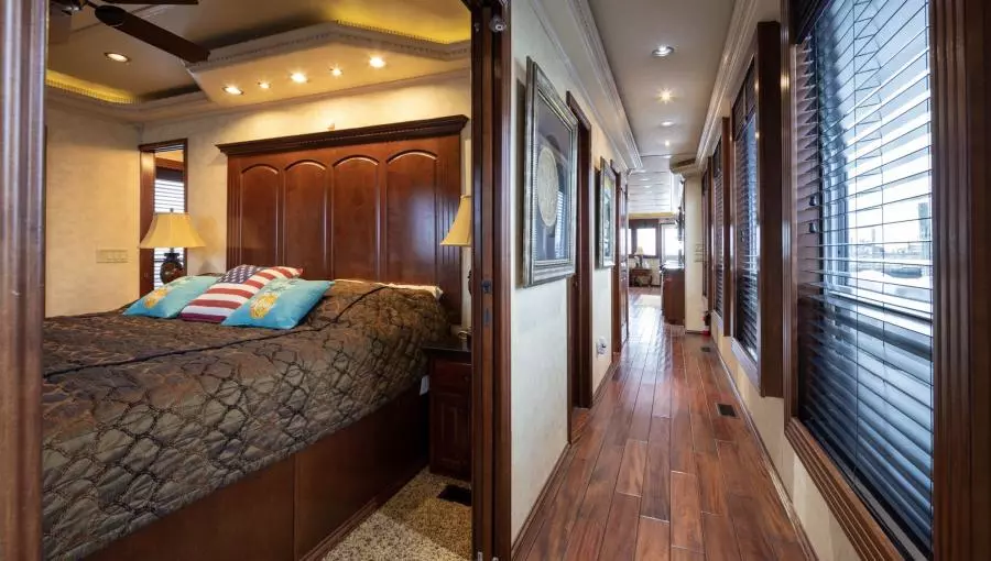 2008 Fantasy 82 Coastal Yacht