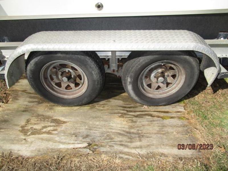 25' Triton trailer right tires