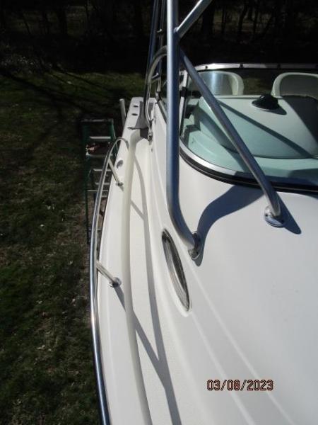 25' Triton starboard side deck
