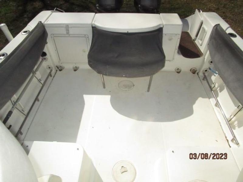 25' Triton cockpit aft