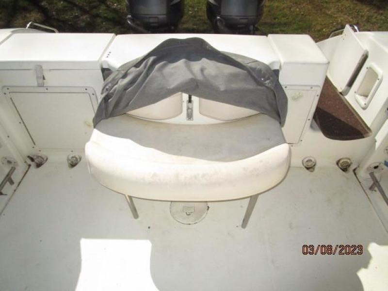 25' Triton cockpit aft seating