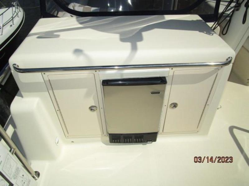 40' Mainship summer kitchen1