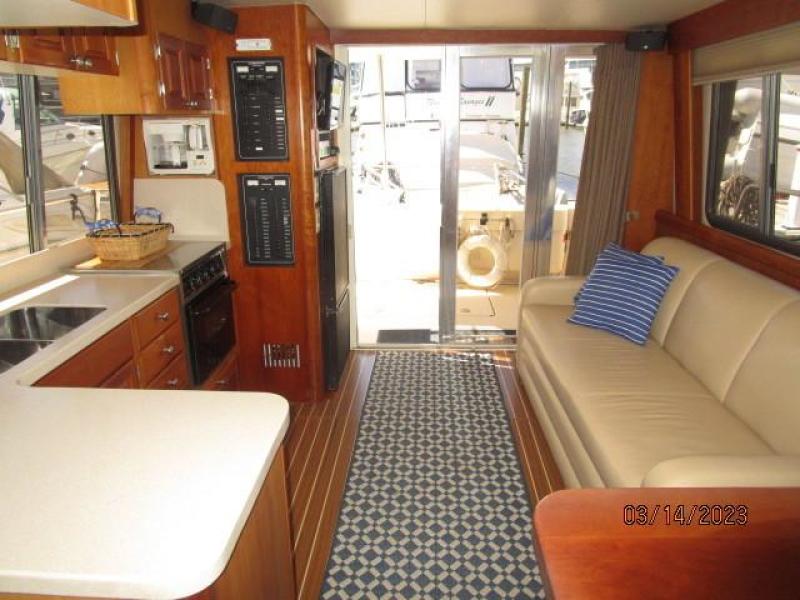 40' Mainship salon aft