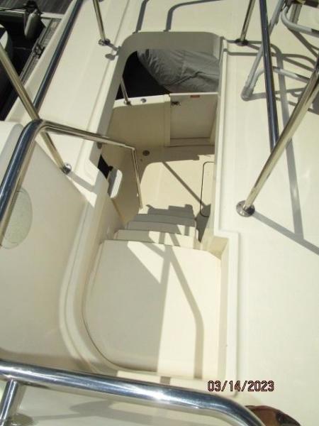 40' Mainship flybridge-aftdeck stairs