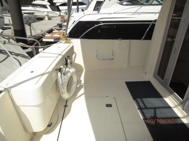 40' Mainship aftdeck port