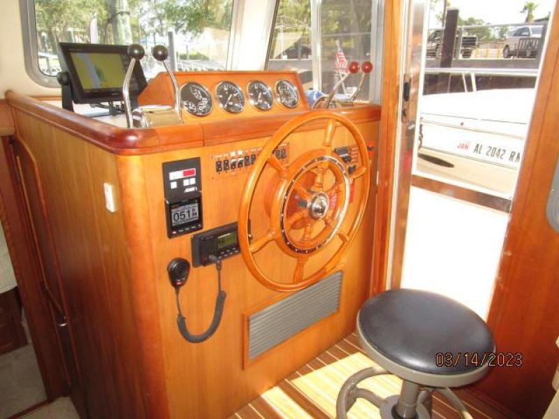 40' Mainship lower helm1