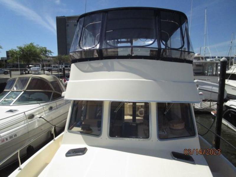 40' Mainship foredeck aft