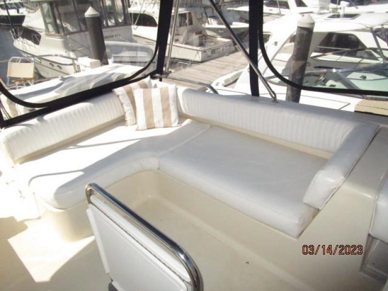 40' Mainship flybridge port seating