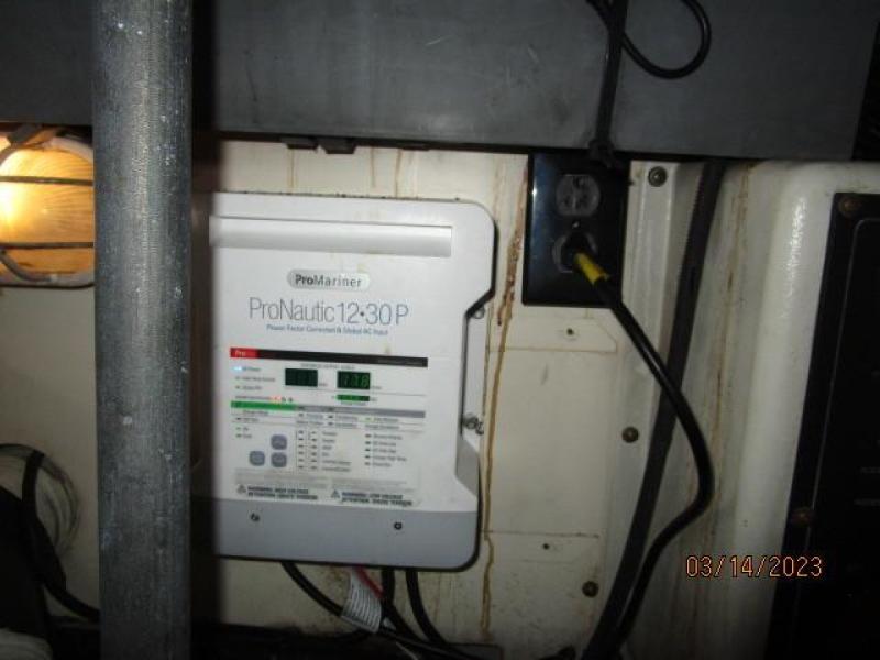 40' Mainship battery charger