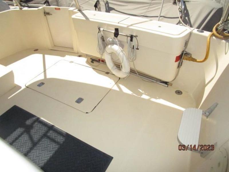 40' Mainship aftdeck1
