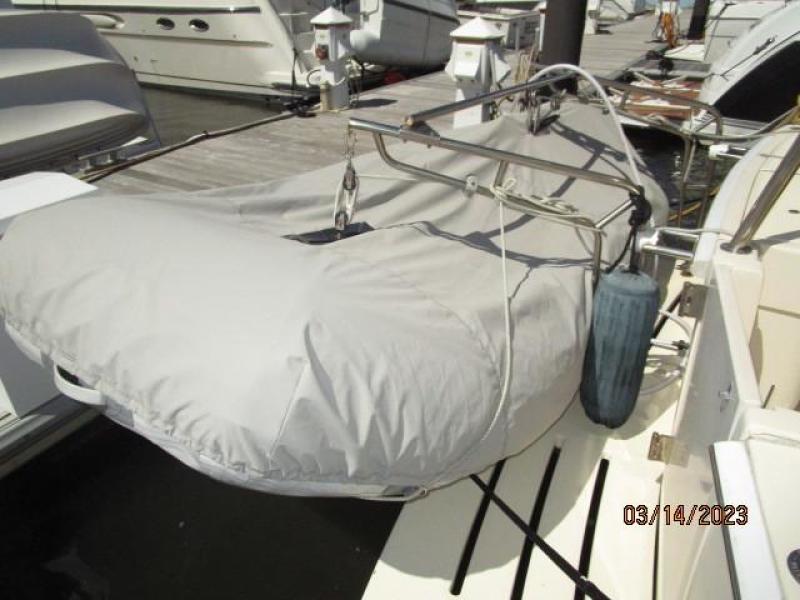 40' Mainship tender covered