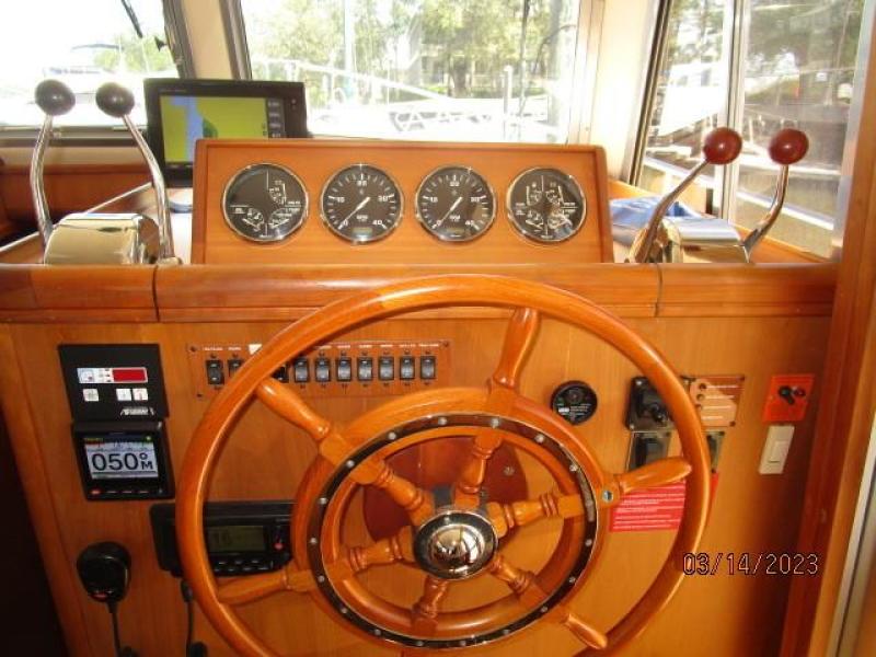 40' Mainship lower helm2