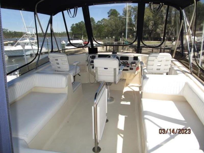 40' Mainship fllybridge forward