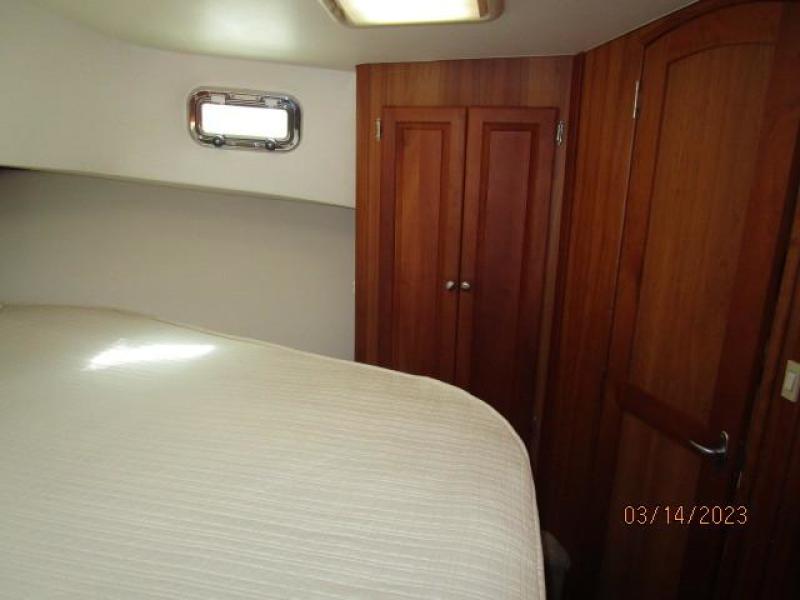 40' Mainship master stateroom starboard