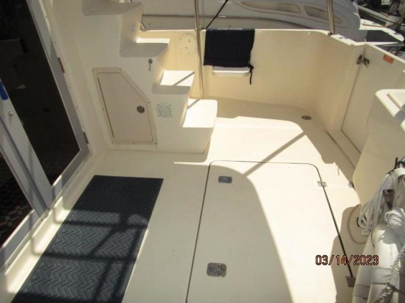 40' Mainship aftdeck starboard