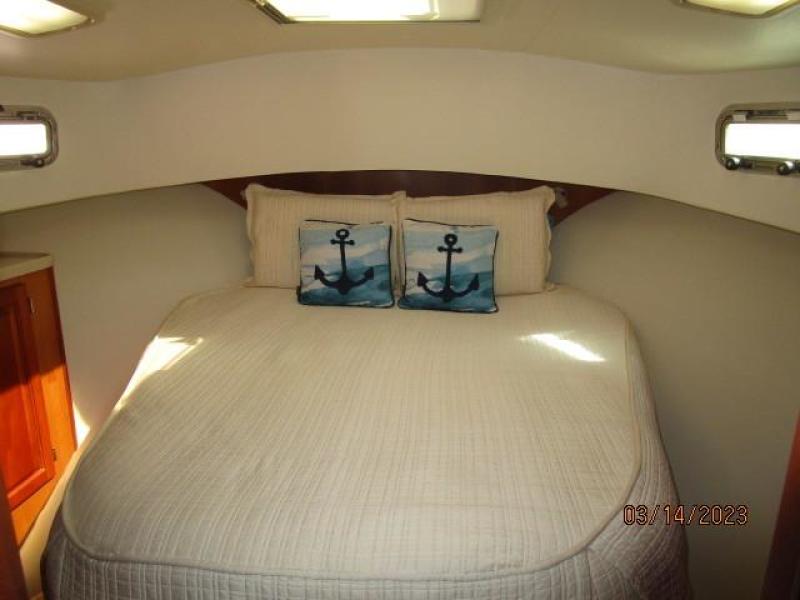 40' Mainship master stateroom
