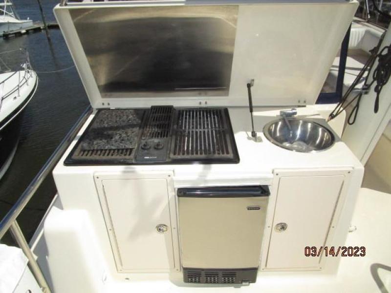 40' Mainship summer kitchen2