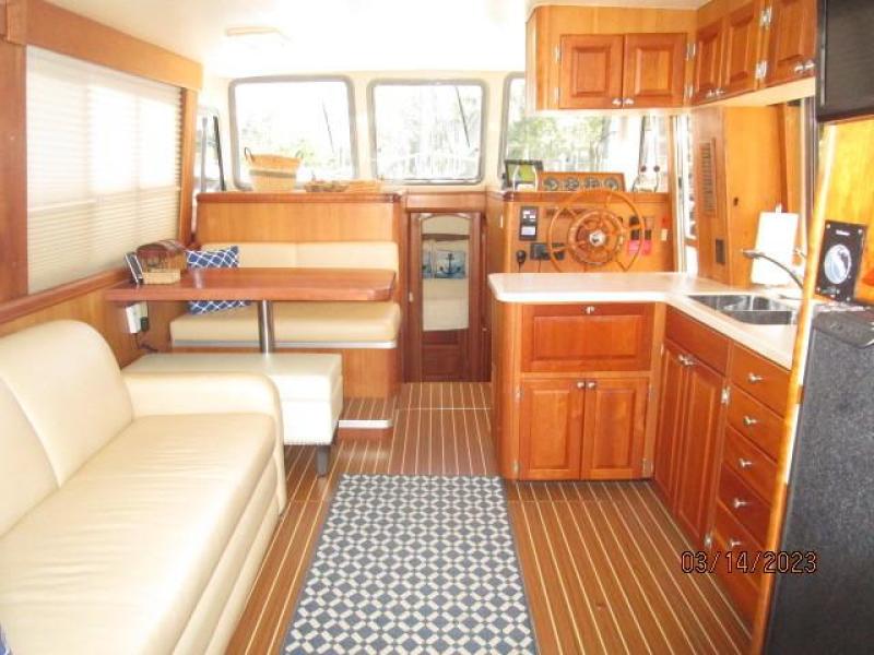 40' Mainship salon forward