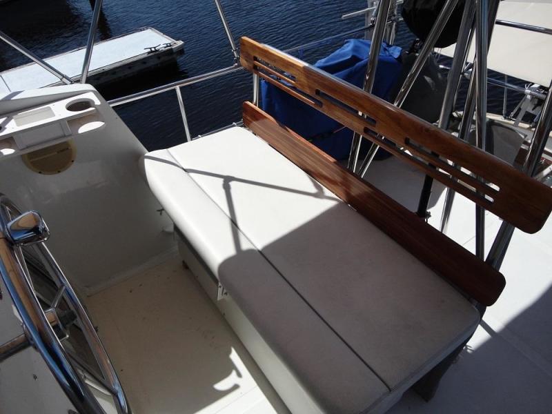 32' Eagle flybridge helmseat