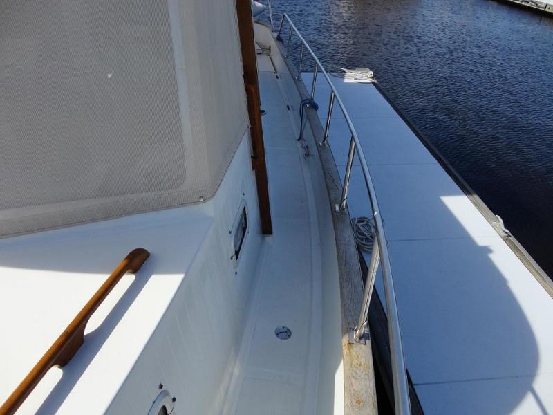 32' Eagle port side deck1