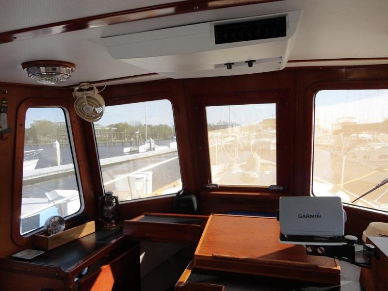 32' Eagle pilothouse forward