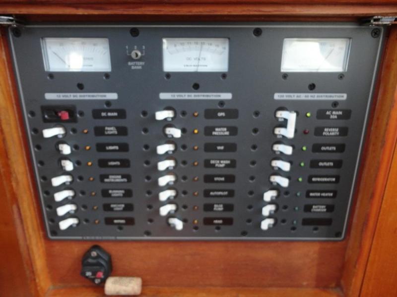 32' Eagle electrical panel1
