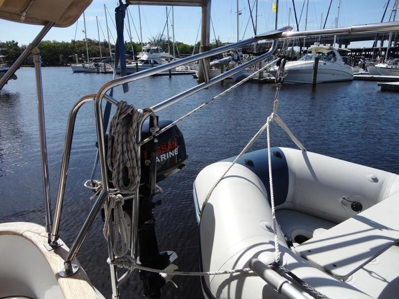 32' Eagle starboard tender davit