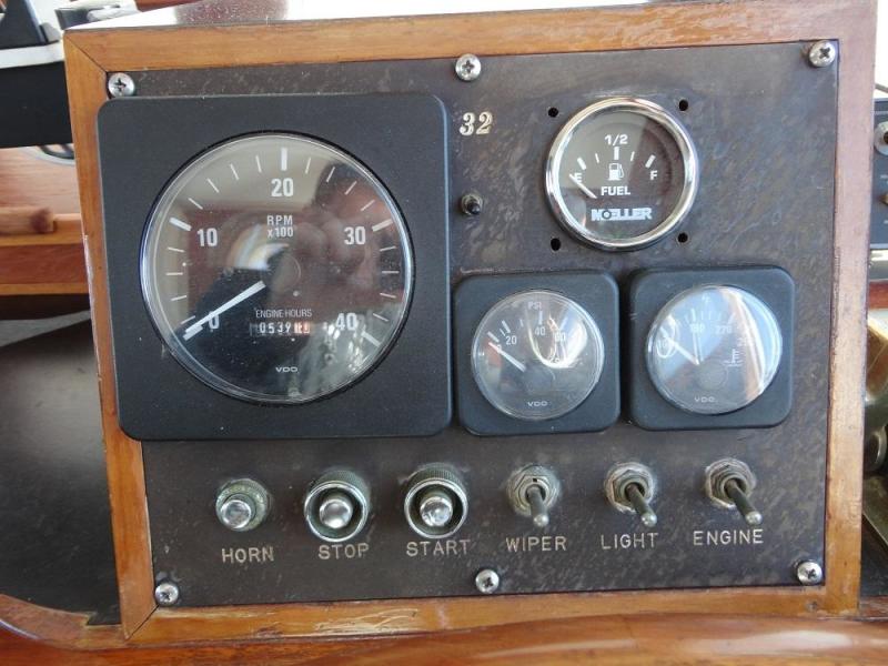 32' Eagle pilothouse engine panel