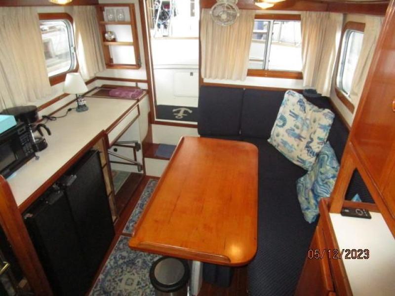 32' Eagle salon aft