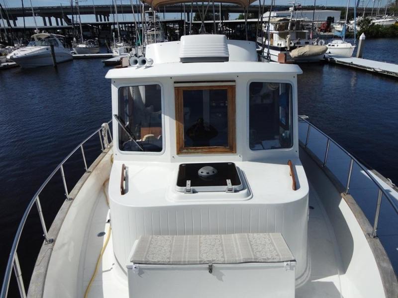 32' Eagle foredeck aft