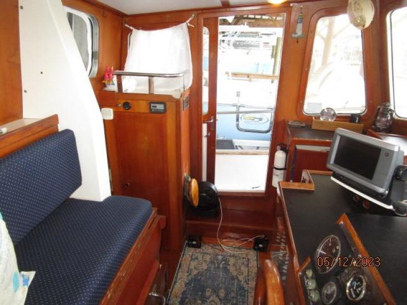 32' Eagle pilothouse port