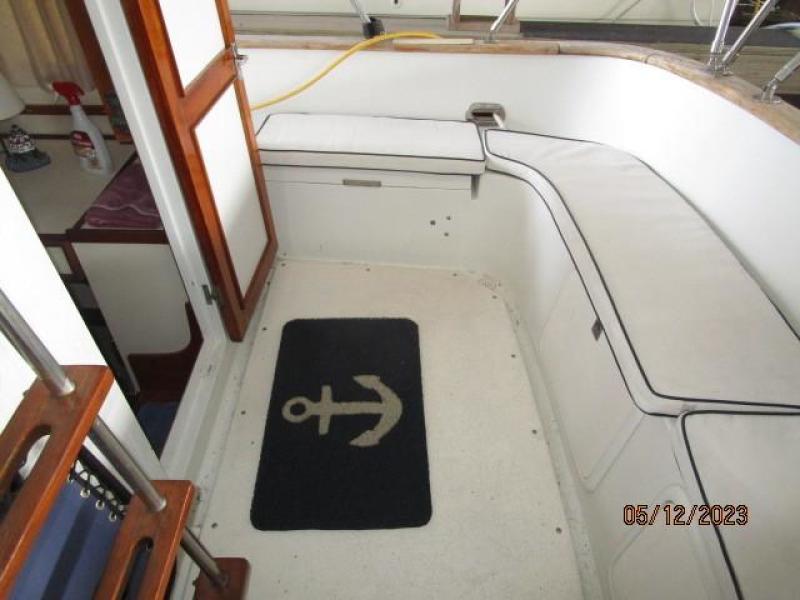 32' Eagle aftdeck starboard