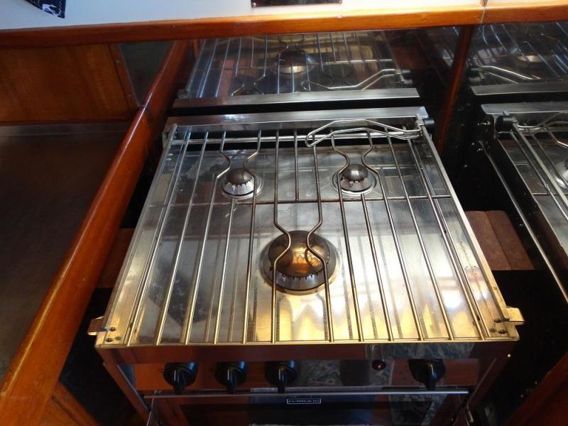 32' Eagle galley cooktop