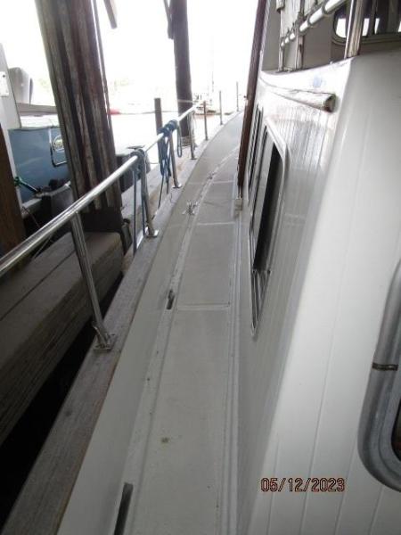 32' Eagle port side deck2